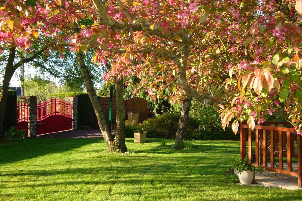 Bed and Breakfast Au Jardin D'Eloïse Tremereuc Exterior foto