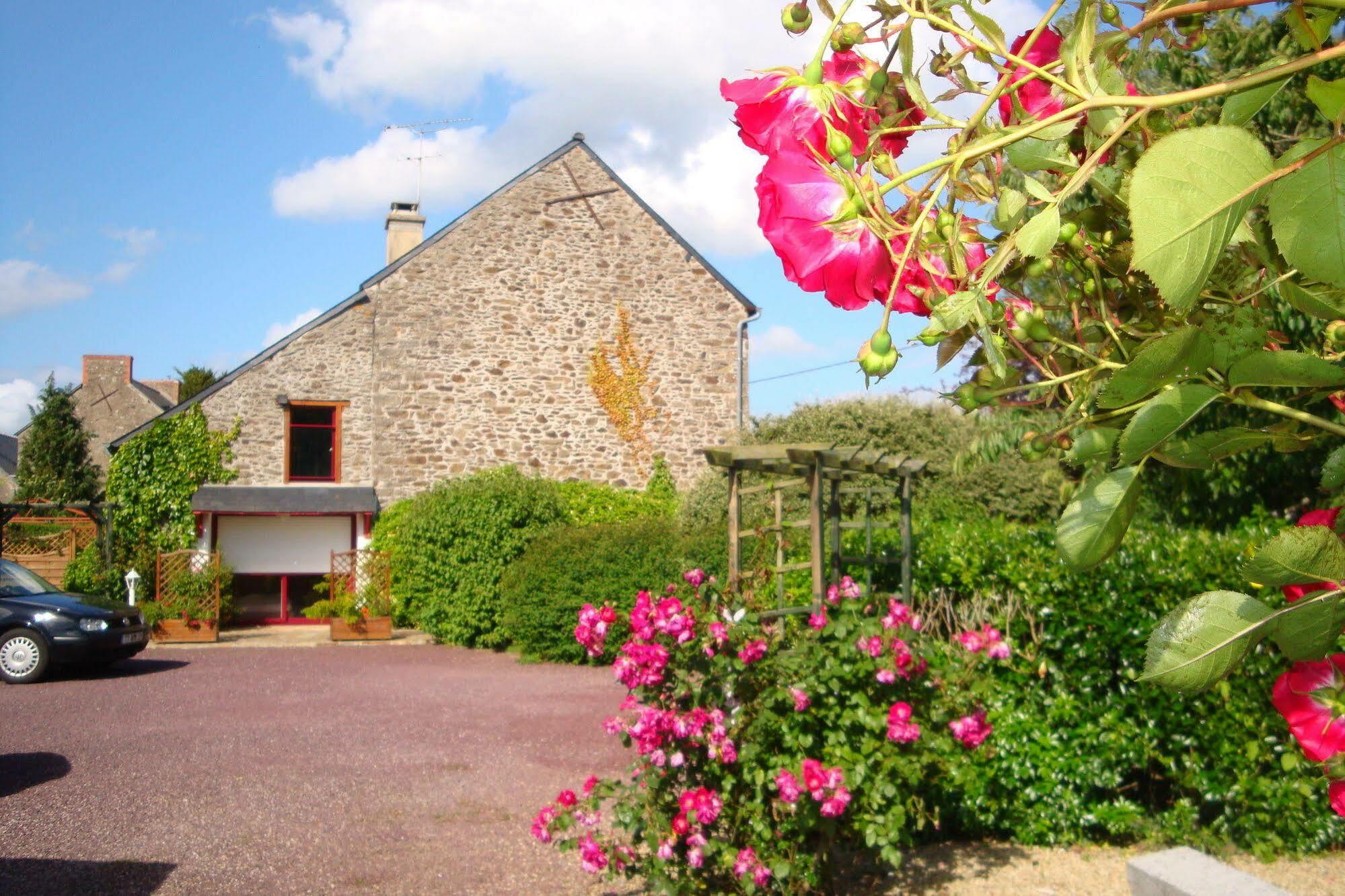 Bed and Breakfast Au Jardin D'Eloïse Tremereuc Exterior foto