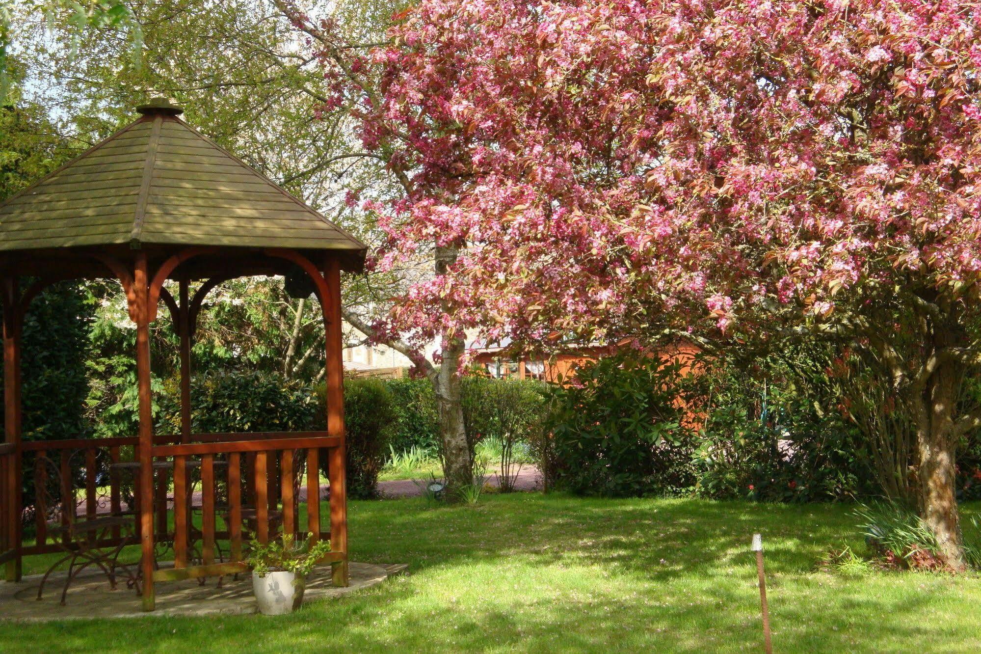 Bed and Breakfast Au Jardin D'Eloïse Tremereuc Exterior foto